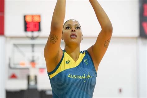 liz cambage controversy|Former Australian Opal Liz Cambage denies racial。